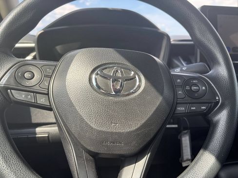 Used 2025 Toyota Corolla LE FWD image 21