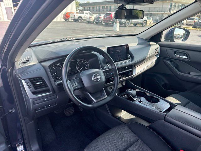 Used 2025 Nissan Rogue SV FWD image 11