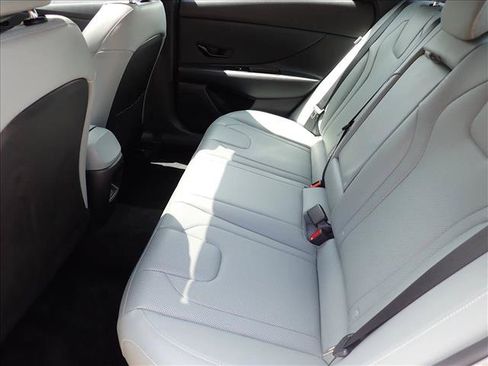 Used 2025 Hyundai Elantra Limited FWD image 8