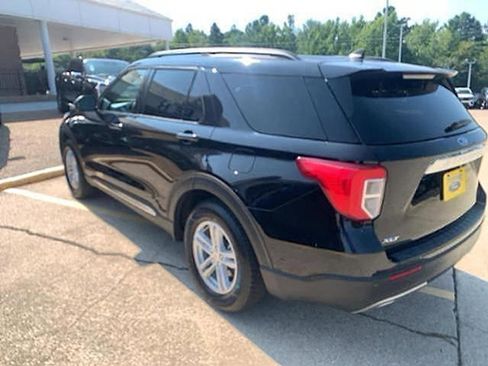 Used 2024 Ford Explorer XLT w/ Equipment Group 202A RWD image 5