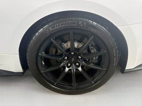 Used 2016 Ford Mustang Shelby GT350 w/ Technology Package RWD image 29