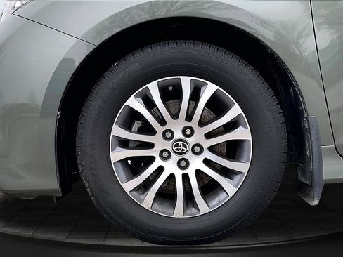 Used 2020 Toyota Sienna XLE w/ XLE Navigation Package image 8