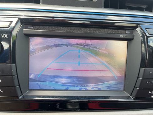 Used 2016 Toyota Corolla LE FWD image 9