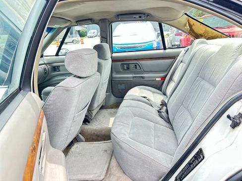 Used 1998 Oldsmobile 88 FWD image 16