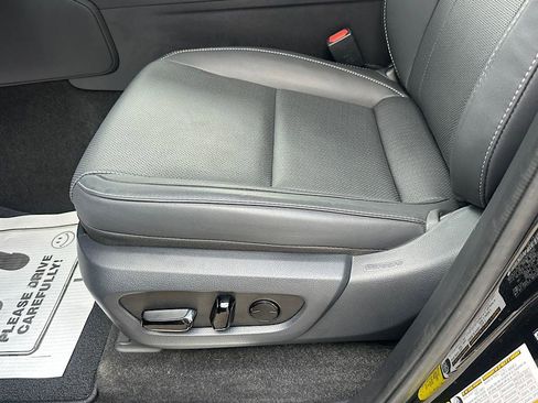 Used 2024 Lexus GX 550 w/ Accessory Package (31) image 13