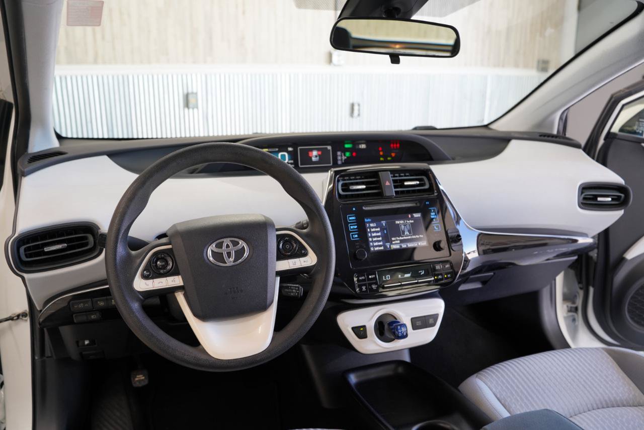 Used 2017 Toyota Prius Two w/ Prius Two Safety Plus Package FWD image 11