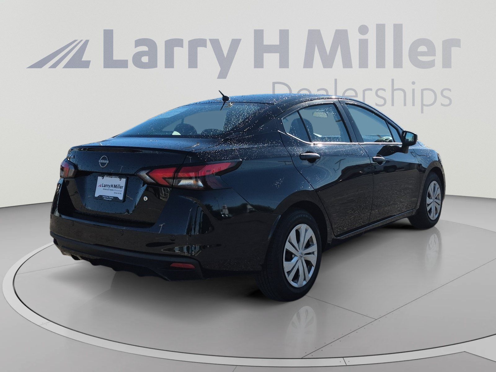 Used 2025 Nissan Versa S FWD image 5