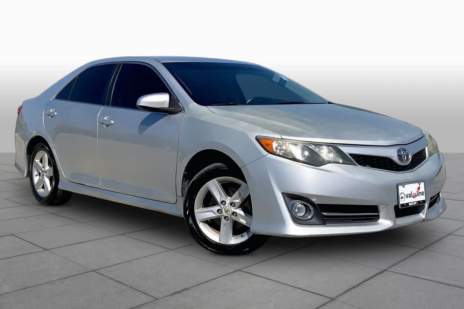 Used 2013 Toyota Camry SE FWD image 3