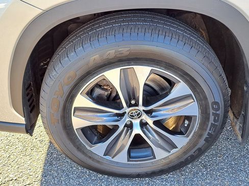 Used 2022 Toyota Highlander XLE image 43