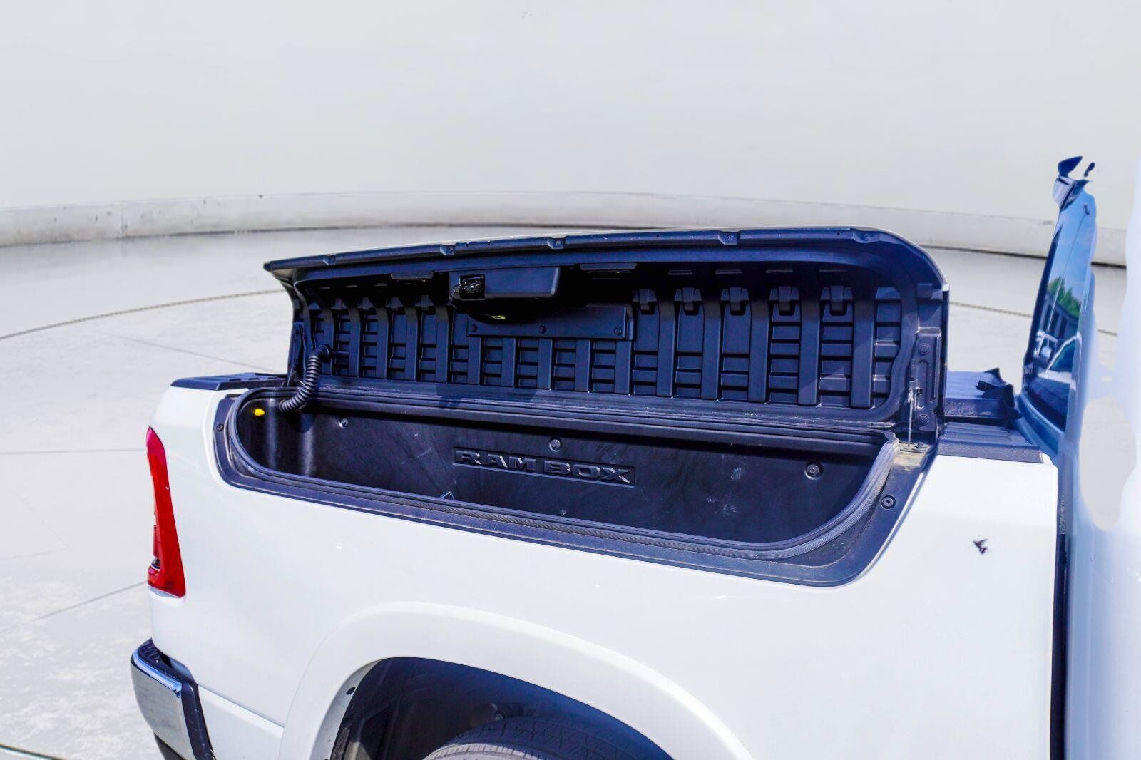 Used 2025 RAM 1500 Limited AWD/4WD image 9