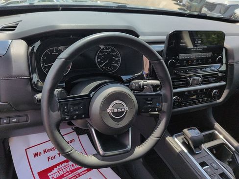 Used 2025 Nissan Pathfinder SL w/ SL Premium Package FWD image 9