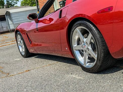 Used 2006 Chevrolet Corvette Coupe w/ Preferred Equipment Group RWD image 27