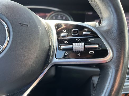 Used 2019 Mercedes-Benz E 300 4MATIC image 20