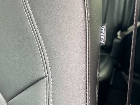 New 2027 Chrysler Pacifica Select AWD/4WD image 13