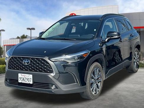 Certified 2025 Toyota Corolla Cross XLE FWD image 3