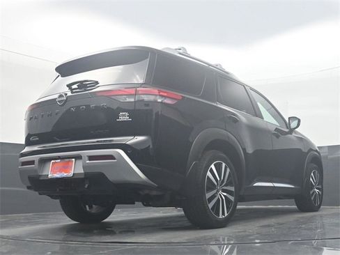 Used 2025 Nissan Pathfinder Platinum w/ Black Appearance Package image 33