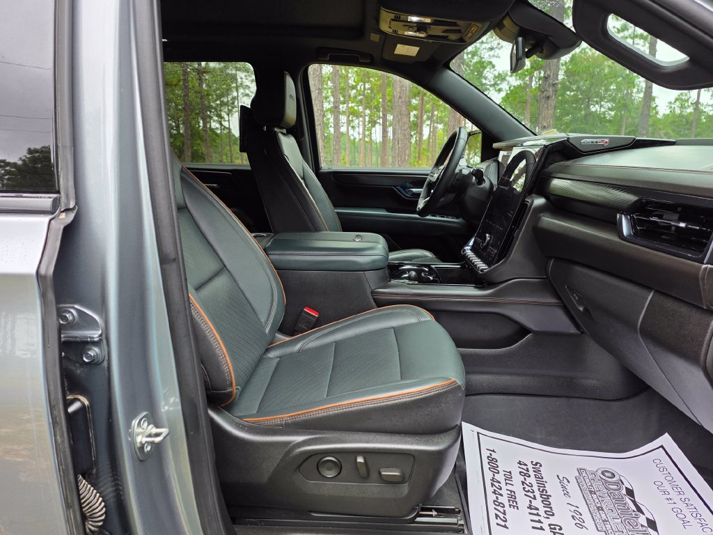 Used 2025 GMC Yukon AT4 AWD/4WD image 26