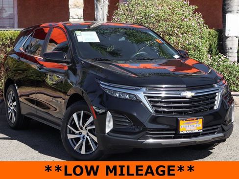 Used 2022 Chevrolet Equinox LT image 2