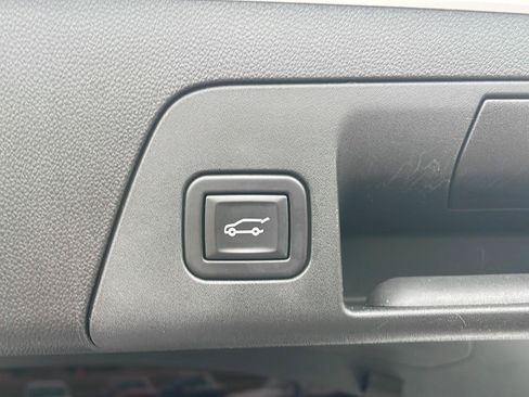 Used 2023 Buick Envision Essence FWD image 32