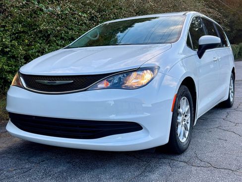 Used 2017 Chrysler Pacifica LX image 6