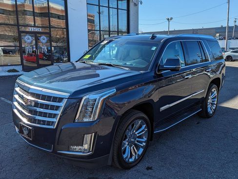 Used 2019 Cadillac Escalade Luxury w/ LPO, Radiant Package AWD/4WD image 2