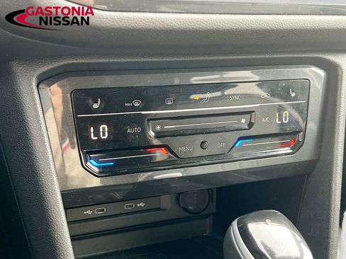 Used 2024 Volkswagen Tiguan SE image 19