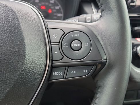 Used 2024 Toyota Corolla Cross LE FWD image 31