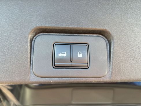Used 2025 Nissan Rogue SV FWD image 23