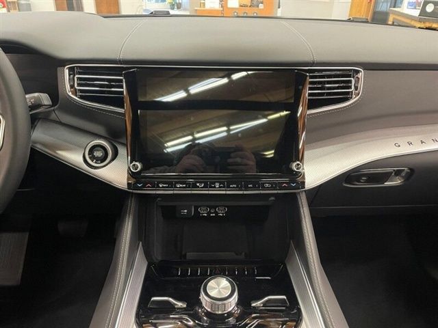 New 2023 Jeep Grand Wagoneer Series II w/ Premium Group II AWD/4WD image 19