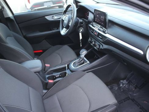 Used 2024 Kia Forte LXS w/ LXS Technology Package FWD image 31