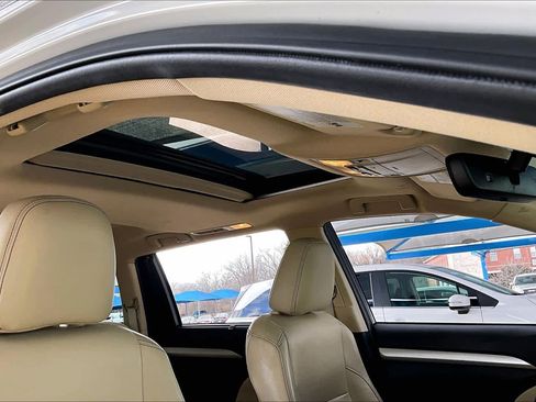 Used 2019 Toyota Highlander XLE image 14