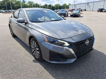 Used 2023 Nissan Altima 2.5 SV