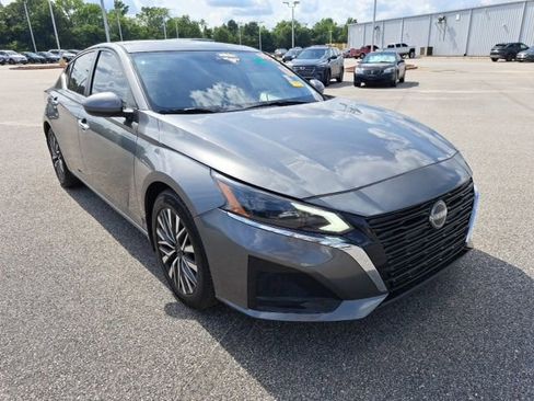Used 2023 Nissan Altima 2.5 SV FWD image 1