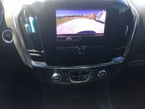 Used 2023 Chevrolet Traverse LT FWD image 18