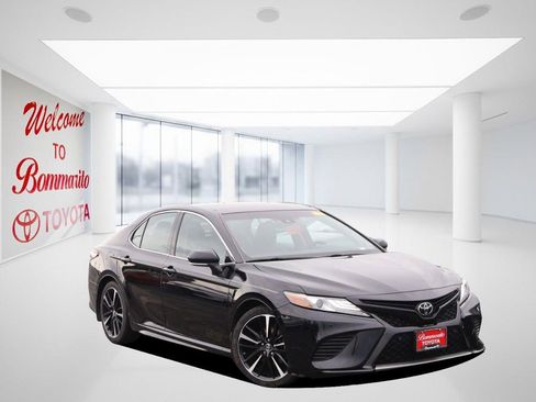 Used 2018 Toyota Camry XSE FWD image 2