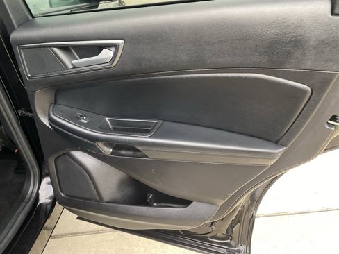 Used 2021 Ford Edge SE image 13