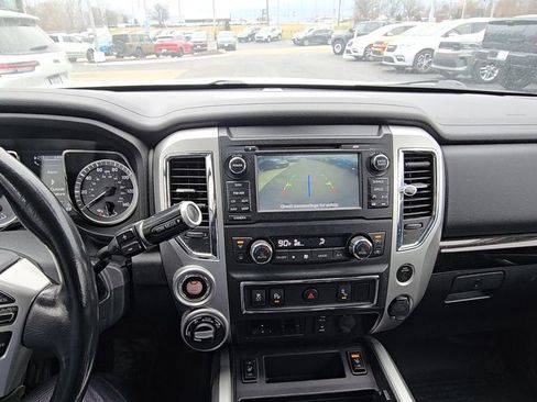Used 2018 Nissan Titan SV w/ SV Convenience Package image 20