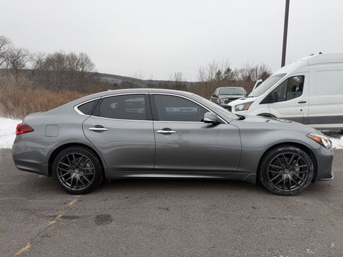Used 2017 INFINITI Q70 3.7 w/ Technology Package image 9
