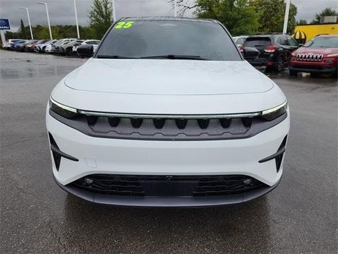 Used 2025 Jeep Wagoneer S Limited image 9