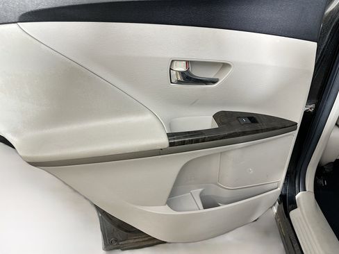 Used 2014 Toyota Venza LE image 23