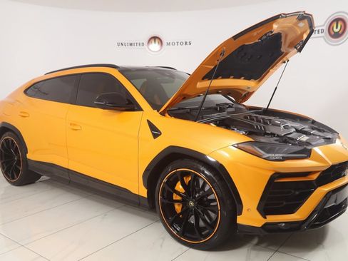 Used 2021 Lamborghini Urus image 32