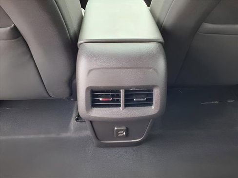 Used 2021 Chevrolet Equinox LT image 16