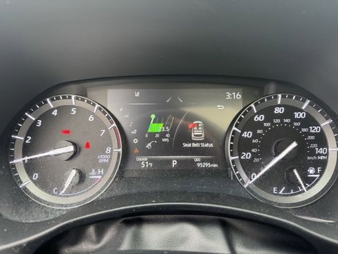 Used 2021 Toyota Highlander Limited image 12