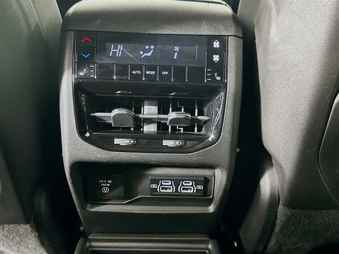 Used 2022 Jeep Grand Cherokee L Limited w/ Black Appearance Package image 28