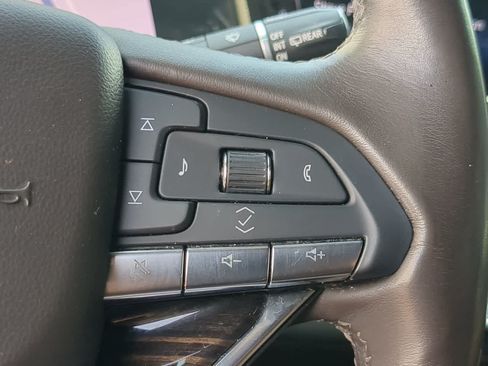 Used 2021 Cadillac Escalade Premium Luxury AWD/4WD image 27