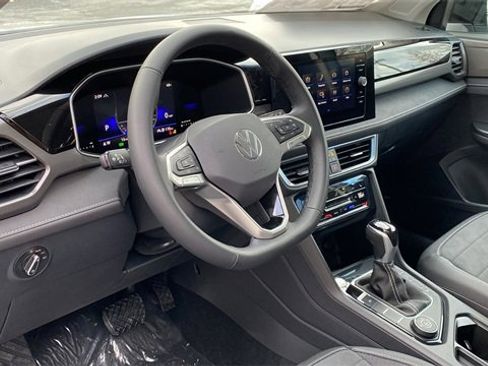 New 2026 Volkswagen Taos SE image 11