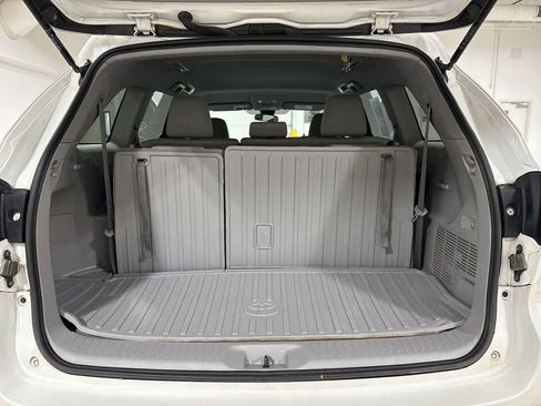 Used 2019 Toyota Highlander LE image 24