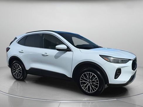 New 2026 Ford Escape PHEV w/ PHEV Premium Package image 38