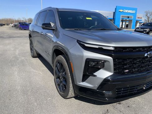 Used 2024 Chevrolet Traverse RS image 19