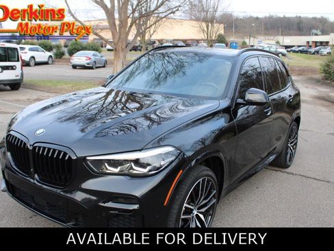 Used 2022 BMW X5 M50i image 1